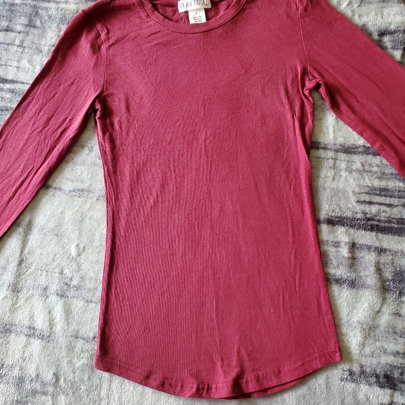 Planet Gold burgundy tee - Picture 2 of 8